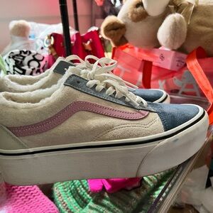 Stylish Two-Tone Sneakers with Pink Accent